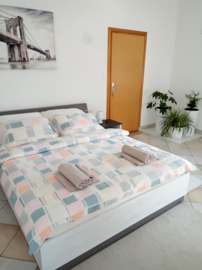 Studio Apartman Kika Otočac Extérieur photo