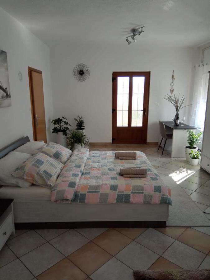 Studio Apartman Kika Otočac Extérieur photo